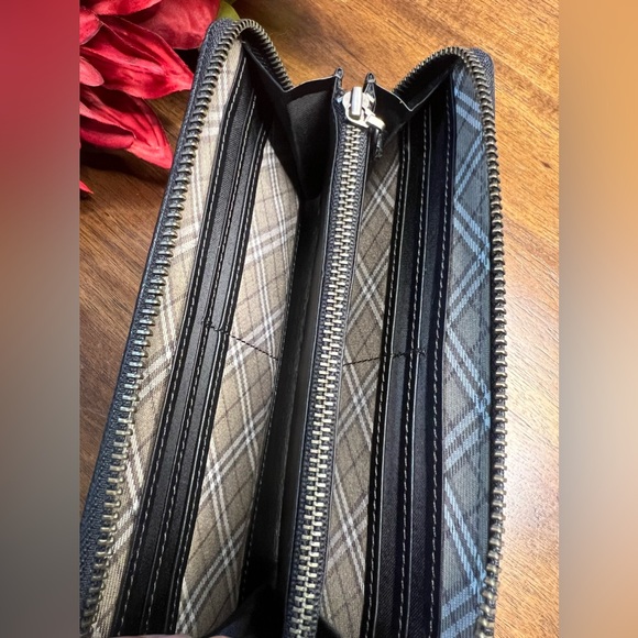 Authentic Burberry Blue Label Zip-Around Wallet - EUC - Picture 5 of 9